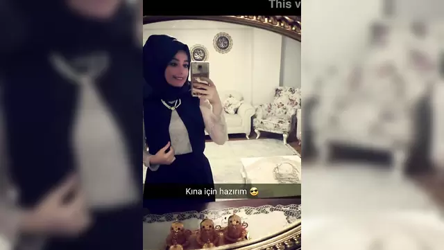 Türk adam, arkadaşının karısıyla ağızdan seks yapıyor.